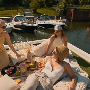 Domy Na Wodzie - La Mare Motlava Houseboats By Downtown Apartments